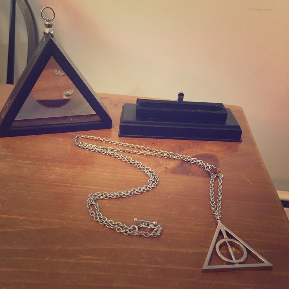 Harry Potter Deathly Hallows Necklace & Case